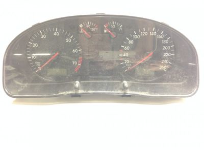 0263623023 Tableau de bord VW PASSAT B5 (3B2) (1996-2000)