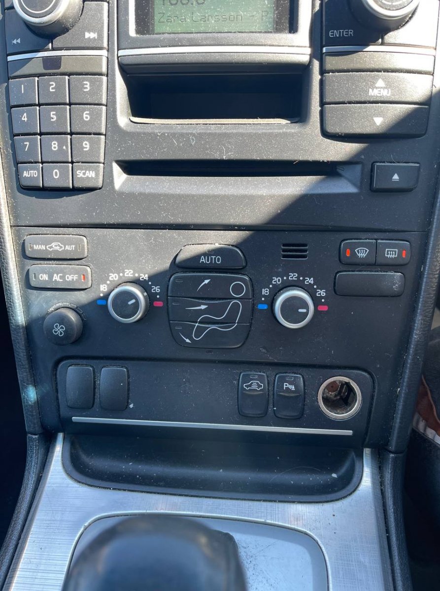 Volvo XC90 Heater control panel Heater control panel VOLVO XC90 I (2002-2014)

...