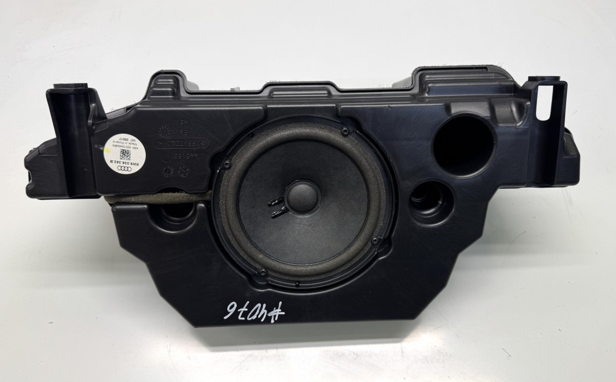 Audi A4 (B9) Bassokaiuttimen 8W9035382B Subwoofer AUDI A4 (8W, B9) (2015-)

...