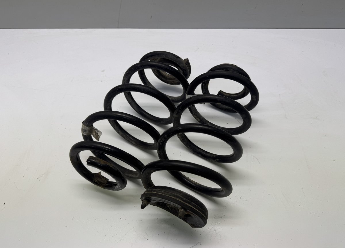 BMW X1 (F48) Spring Rear Right 33536872297 6872297 Spring Rear Right BMW X1 (F...