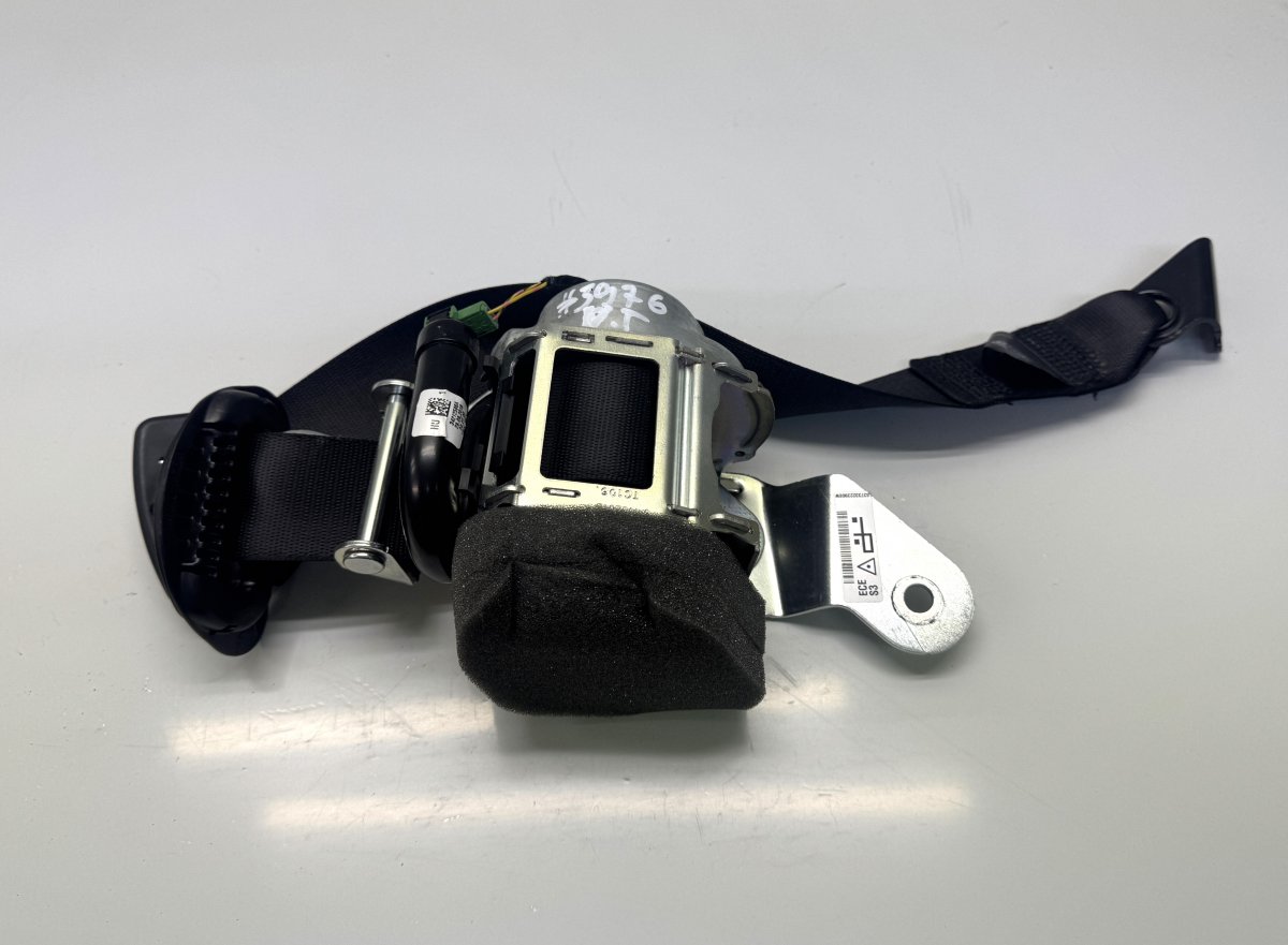 BMW 2 (F22 / F23) Seat Belt Rear Left 72117332235 7332235 Seat Belt Rear Left BMW 2 A...