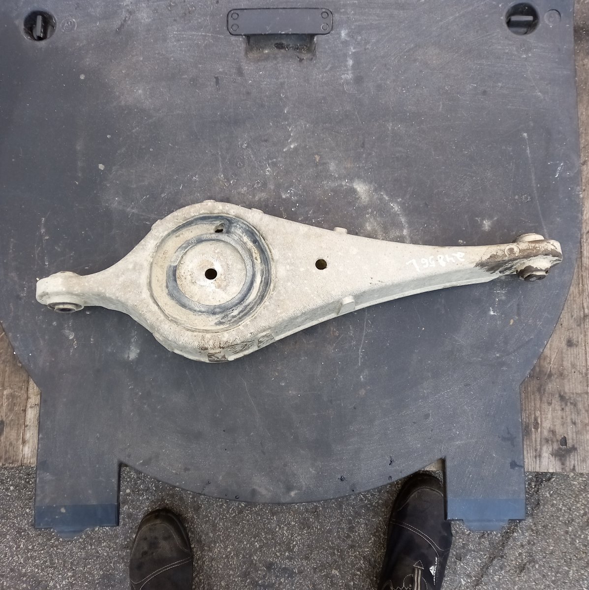 Volvo V70 Rear Axle Track Control Arm lower left Rear Axle Track Control Arm lower left VOLVO XC...