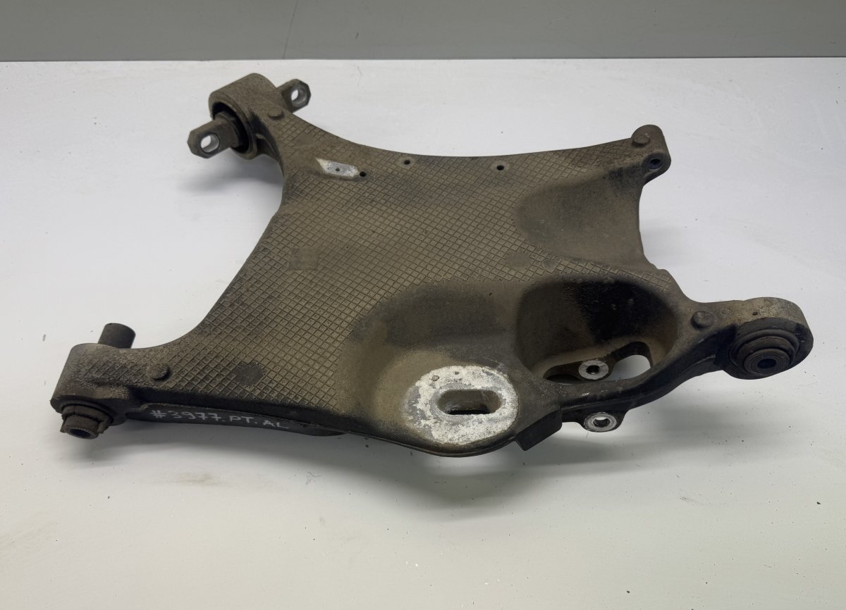 Volvo XC90 Rear Axle Track Control Arm lower Right 31451836 Rear Axle Track Control Arm lower Righ...