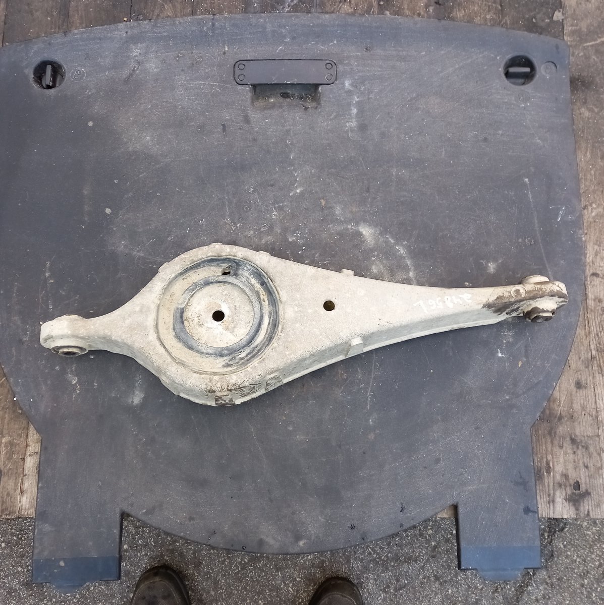 Volvo V70 Rear Axle Track Control Arm lower Right Rear Axle Track Control Arm lower Right VOLVO X...