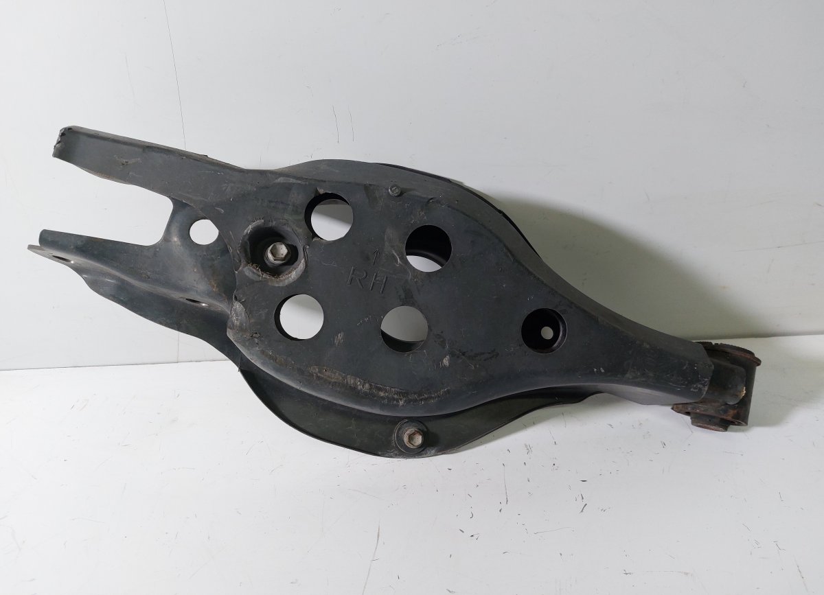 Lexus GS Rear Axle Track Control Arm lower Right 4873030140 Rear Axle Track Control Arm lower Ri...