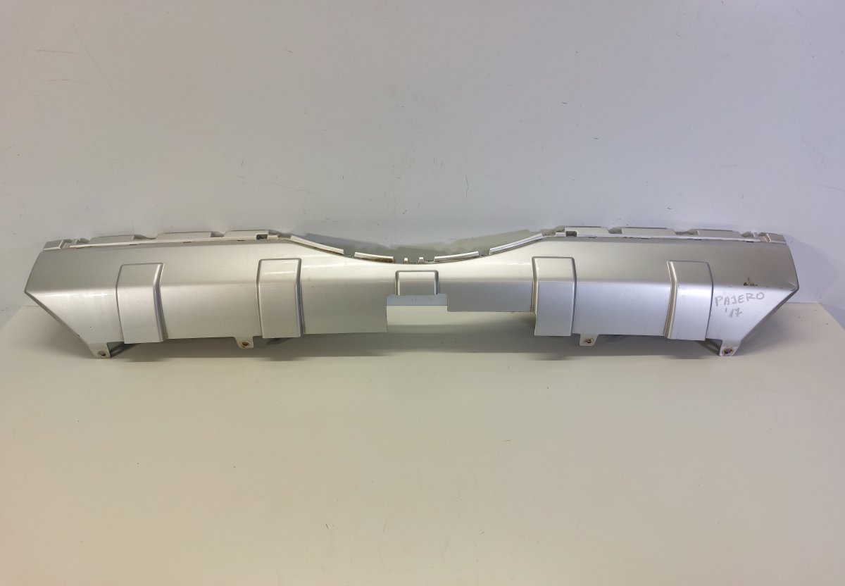 Mitsubishi Pajero Rear bumper central part C410A315 Rear bumper central part MITSUBISHI PA...