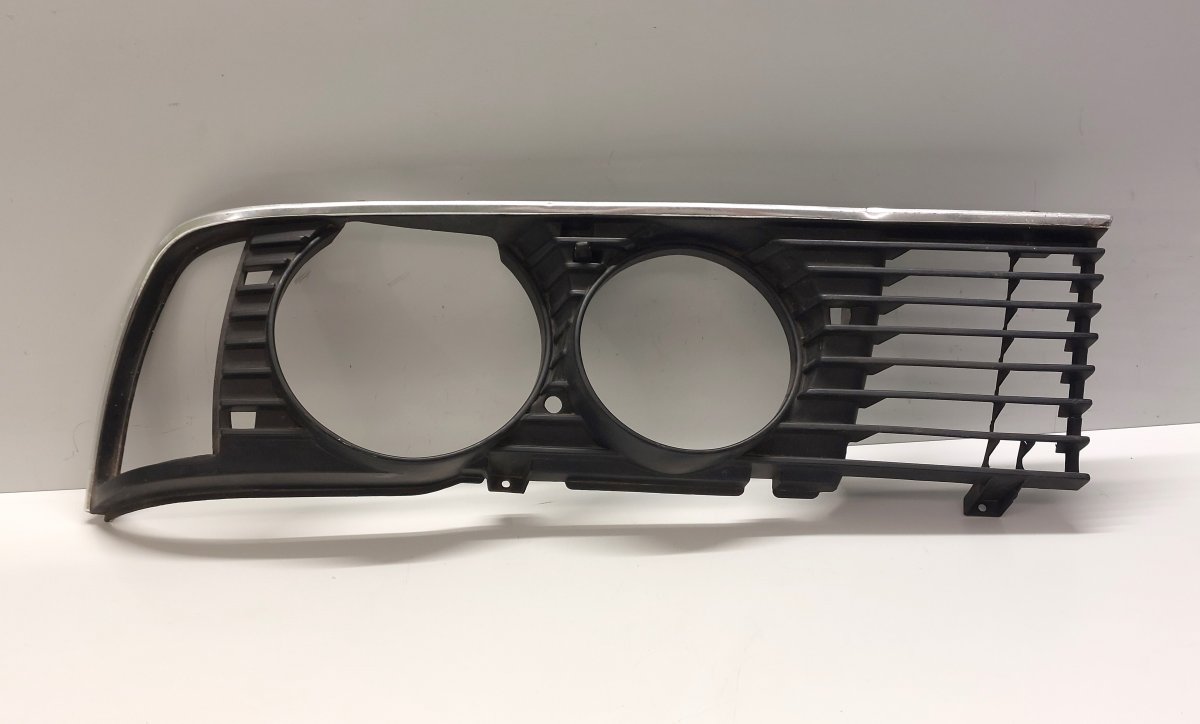 BMW 7 (E23) Radiator Grille right part