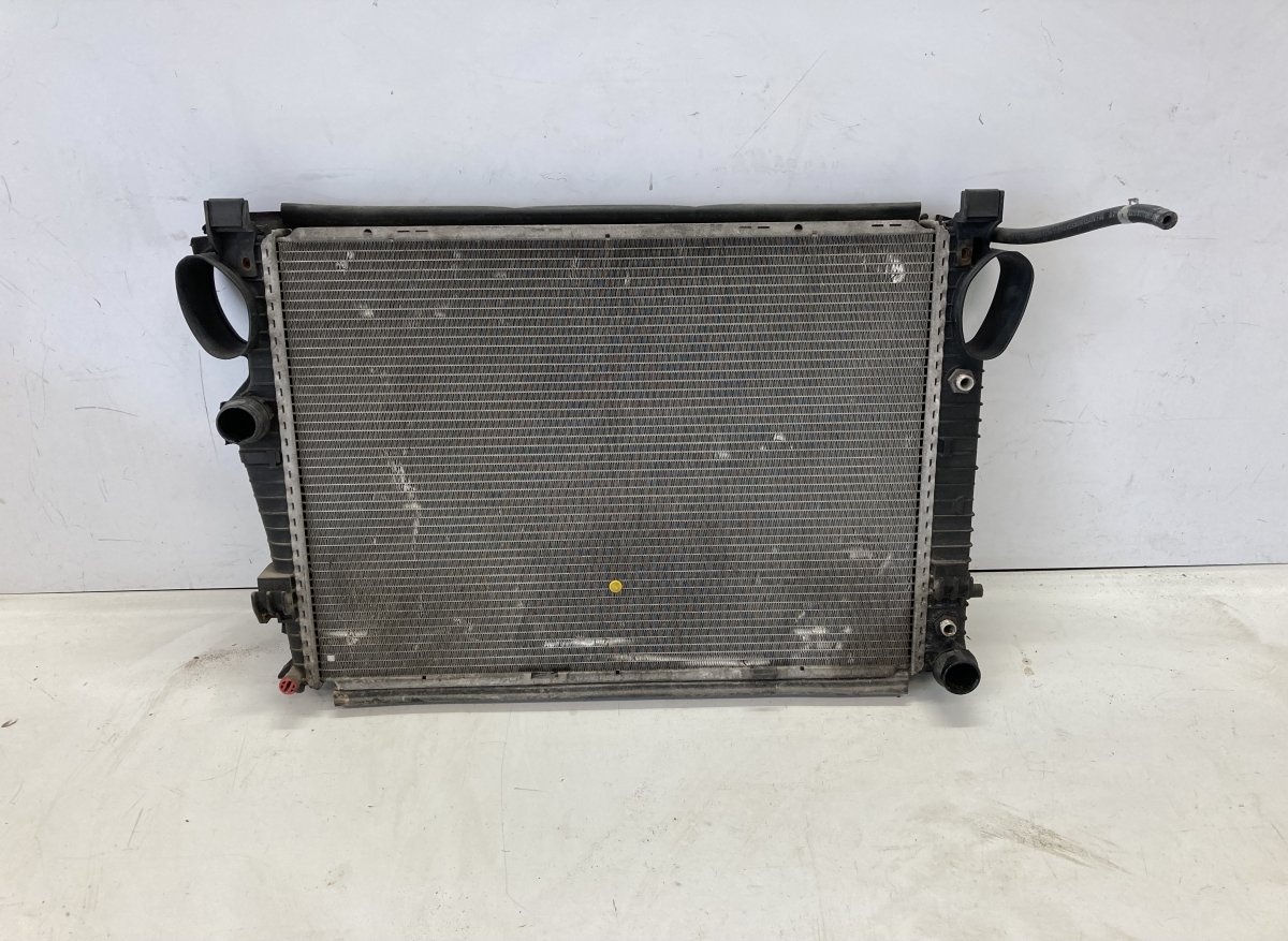 Mercedes-Benz C (W202) Radiator set A2155000204 A2205002003 Radiator set MERCEDES-B...