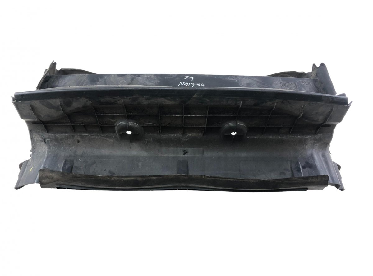 Land Rover Range Rover Sport Radiaatori tuulesuunaja LR013050 Radiator shroud LAND ROVER RANGE ROVER...