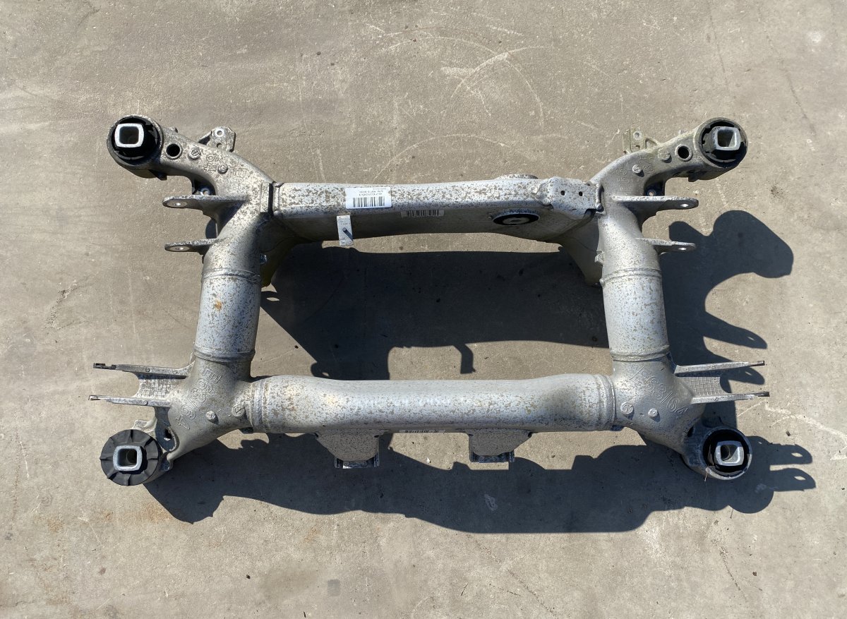 BMW 1 (E81 / E82 / E87 / E88) Rear axle beam 6762083 Rear axle Beam BMW 6 (E63, E64) (2004-2...