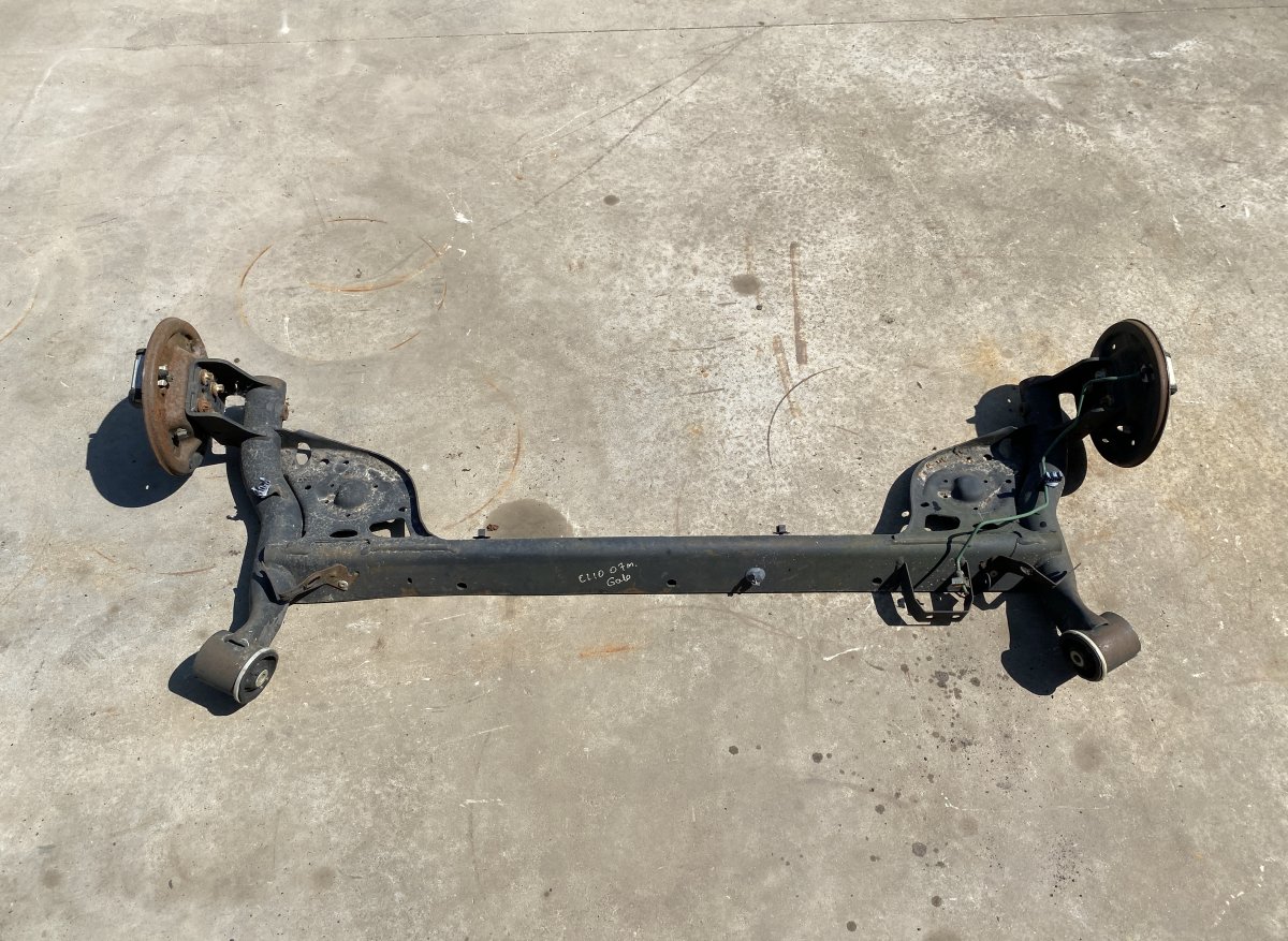 Renault Clio Taka-akselin palkki 7701477391 Rear axle Beam RENAULT CLIO III / TH...
