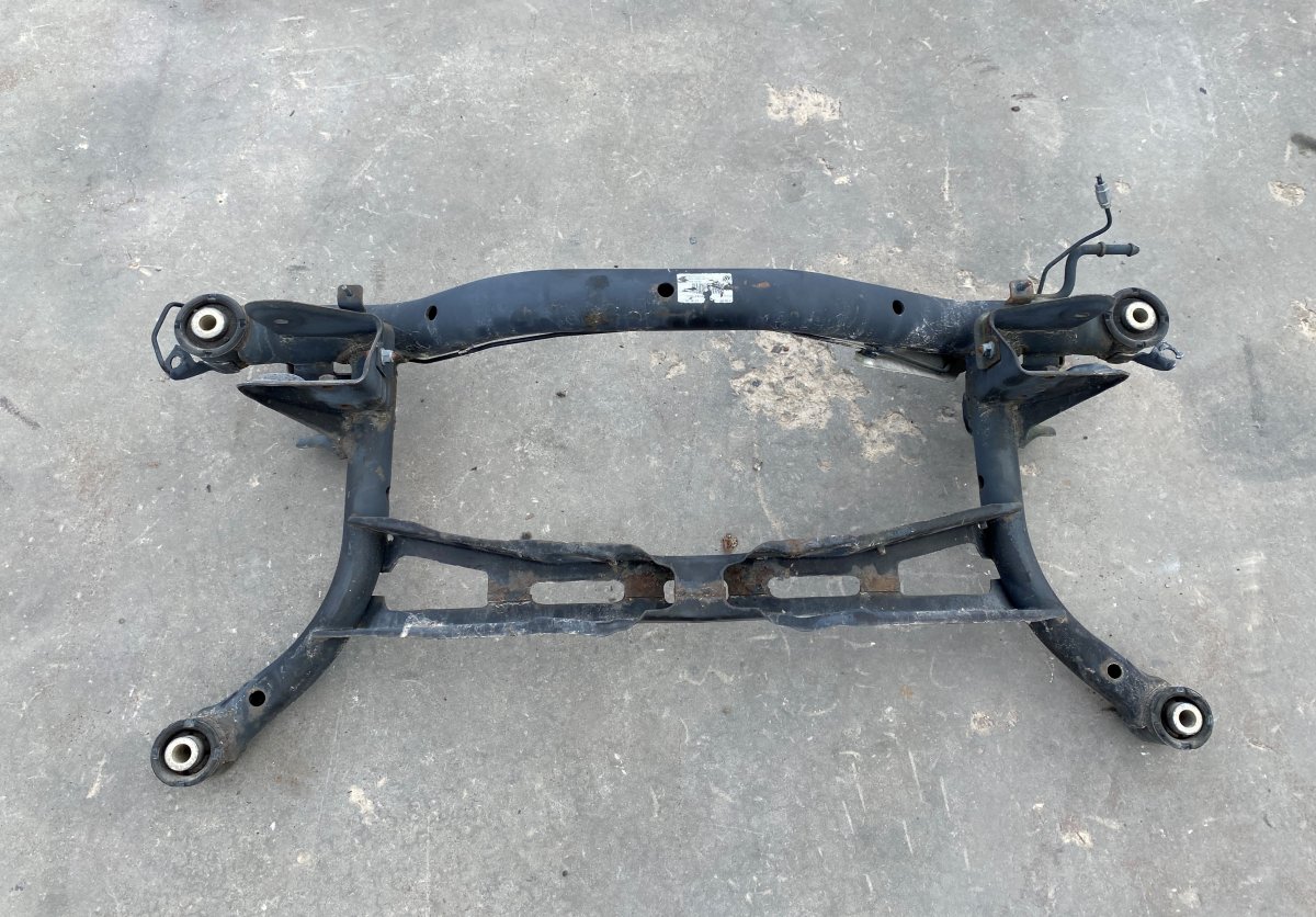 Volkswagen Passat (B7) Балка заднего моста 5N0505235AC Rear axle Beam VW PASSAT B7 / ALLTR...