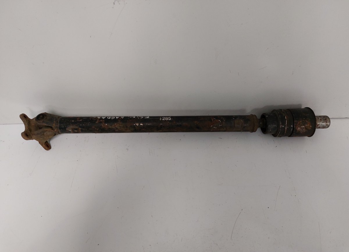 Mitsubishi Pajero Propeller shaft front MR518285 Propeller shaft front MITSUBISHI PAJER...