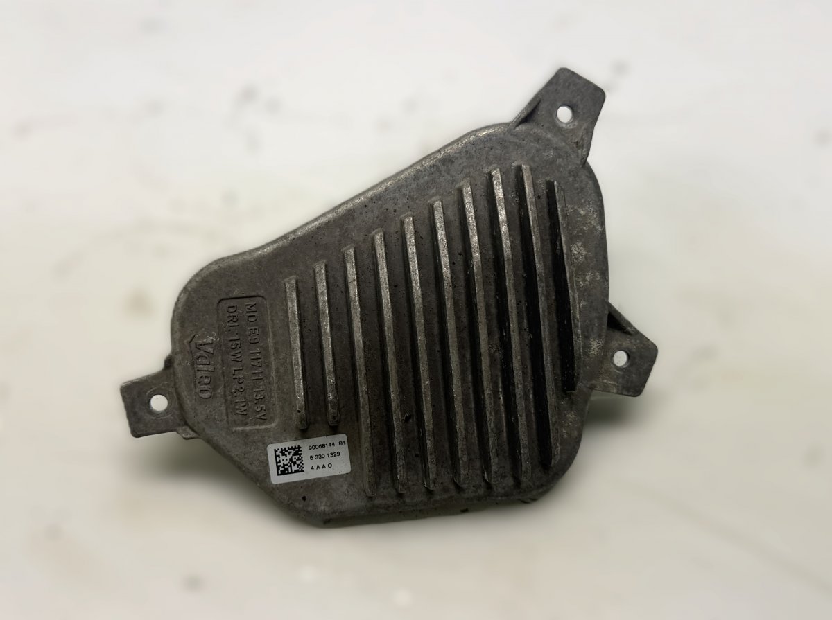 BMW X1 (F48) Xenon control unit left 90068144 Xenon control unit left BMW X1 (F48) (...