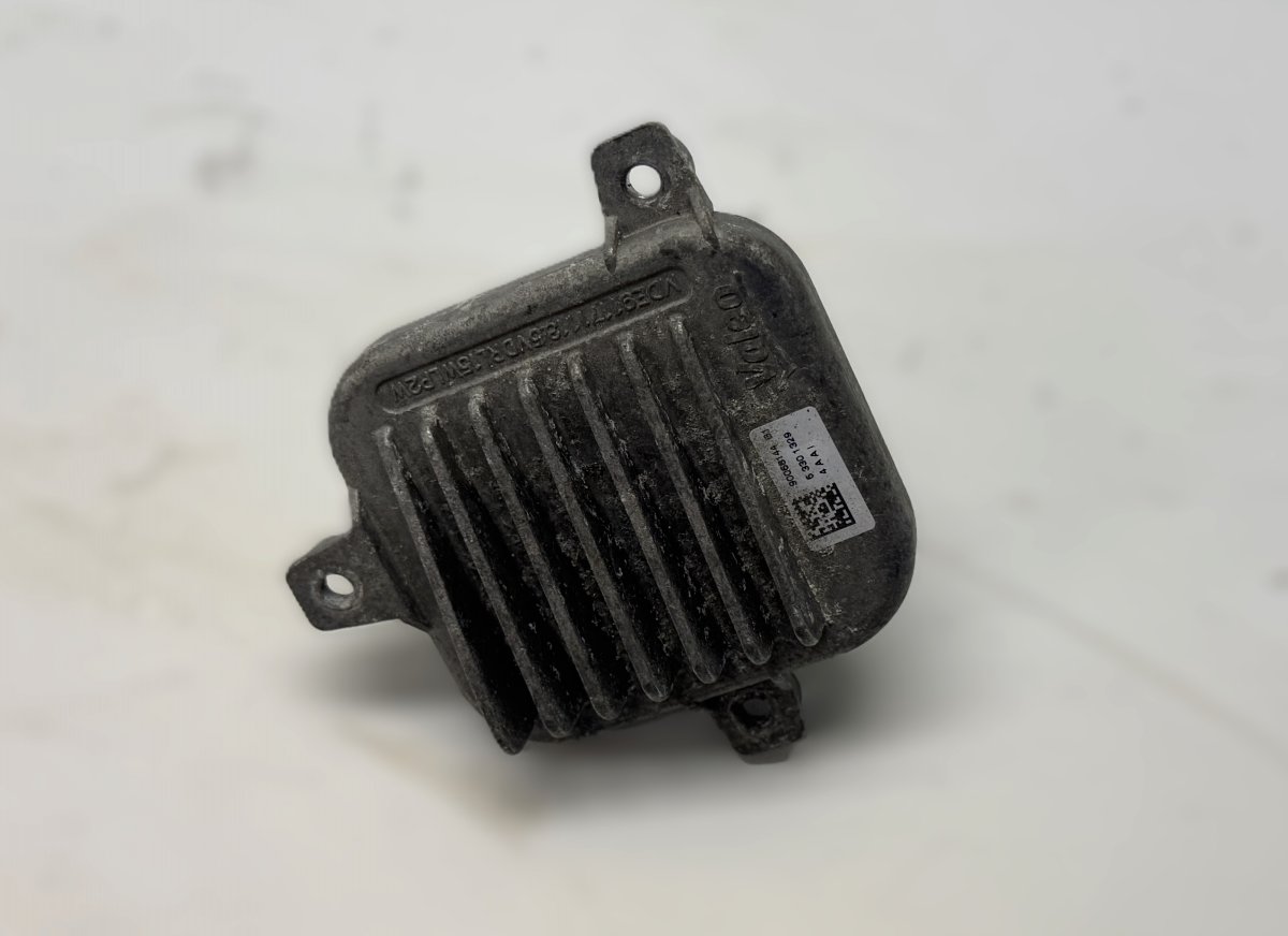 BMW X1 (F48) Xenon control unit left 90068144 Xenon control unit left BMW X1 (F48) (...