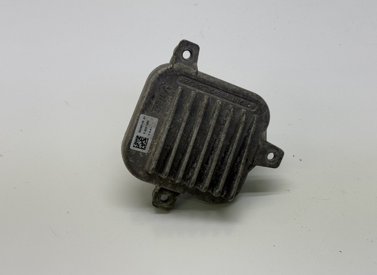 BMW X1 (F48) Xenon control unit right 90068145 Xenon control unit right BMW X1 (F48) ...