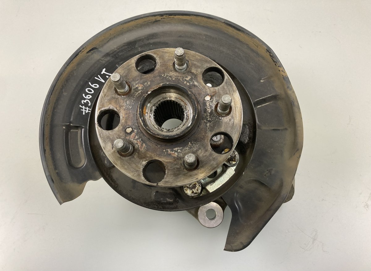 Lexus IS Wheel bearing housing rear left 4230553020 Wheel bearing housing rear left LEXU...