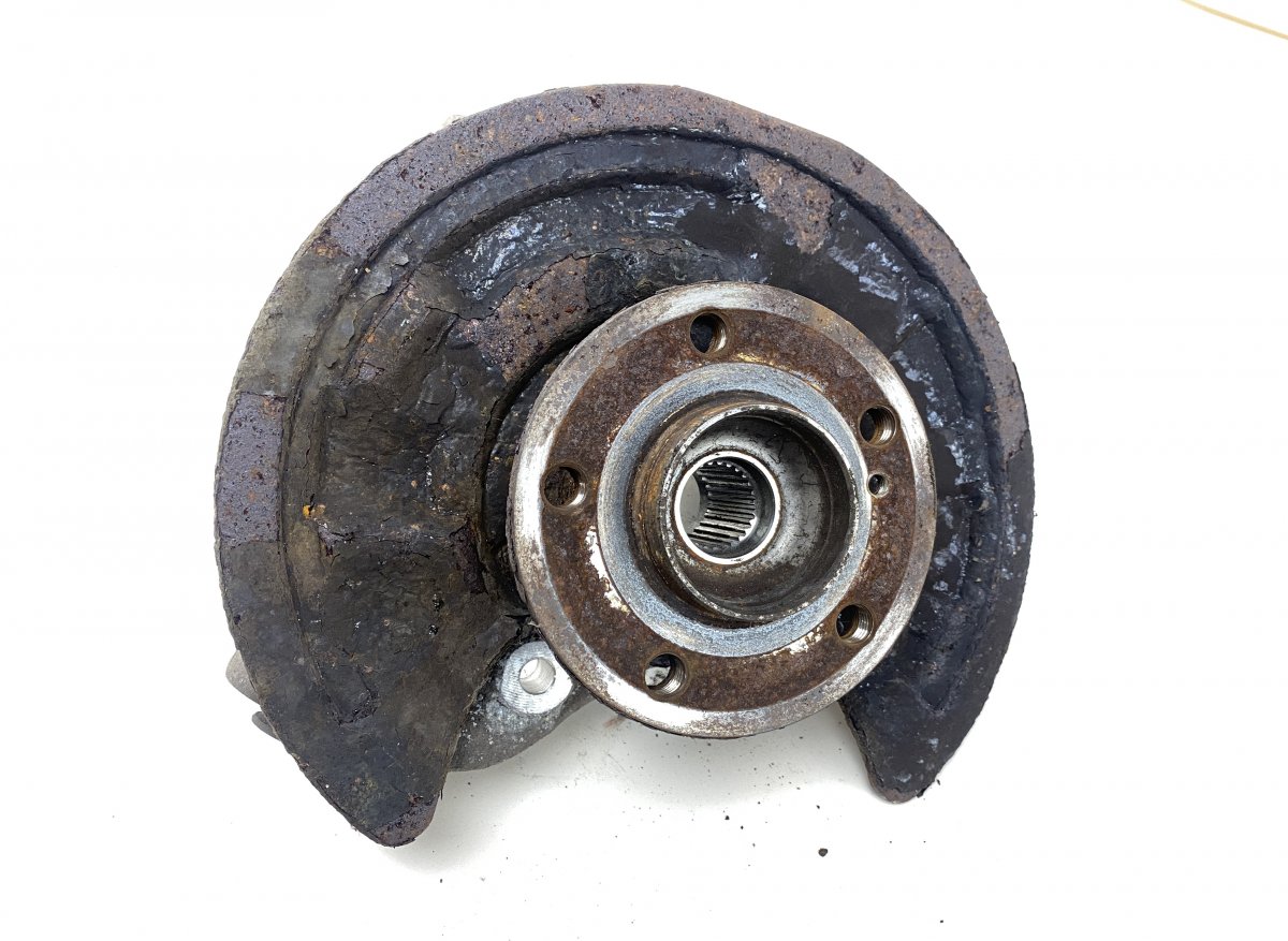 Mercedes-Benz CLA (C117) Wheel bearing housing rear left A1763500500 Wheel bearing housing rear left MER...