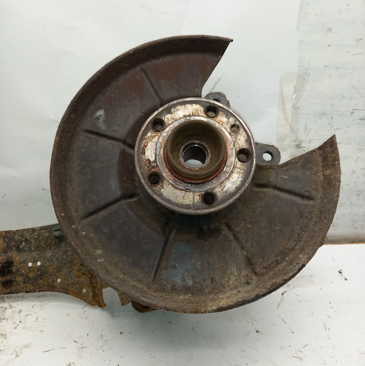 Volvo V70 Wheel bearing housing rear left Wheel bearing housing rear left VOLVO XC70 II (...