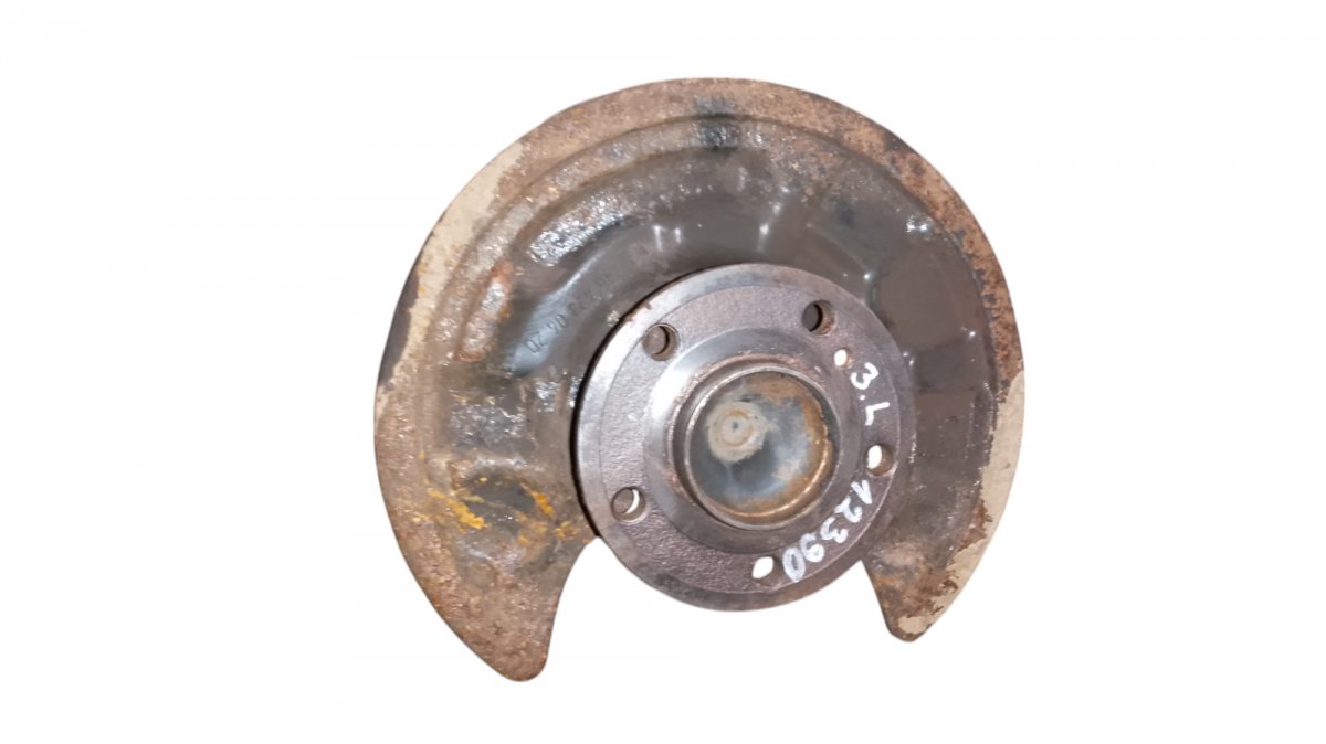 Mercedes-Benz CLA (C117) Wheel bearing housing rear left 1763500500 Wheel bearing housing rear left MERC...