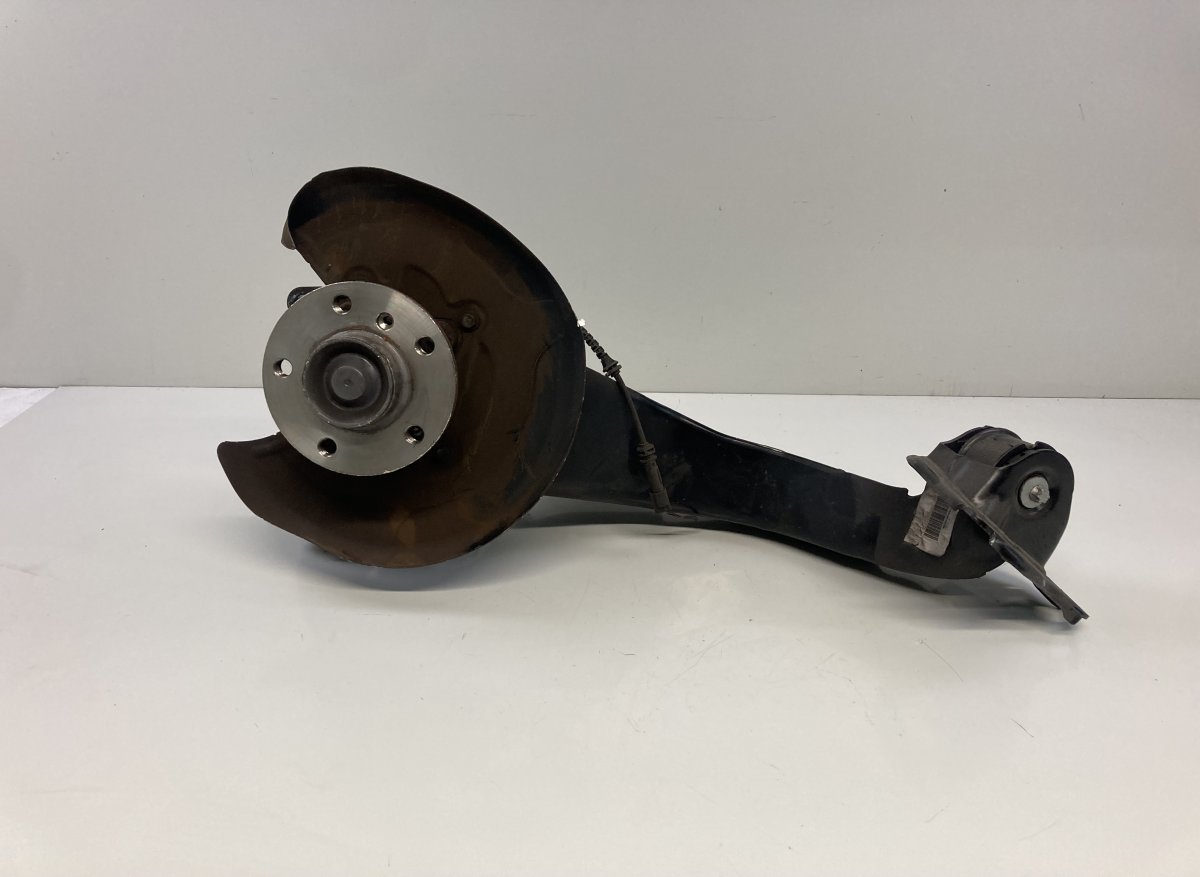 BMW 2 (F22 / F23) Wheel bearing housing rear right 33326851580 6851580 Wheel bearing housing rear ...