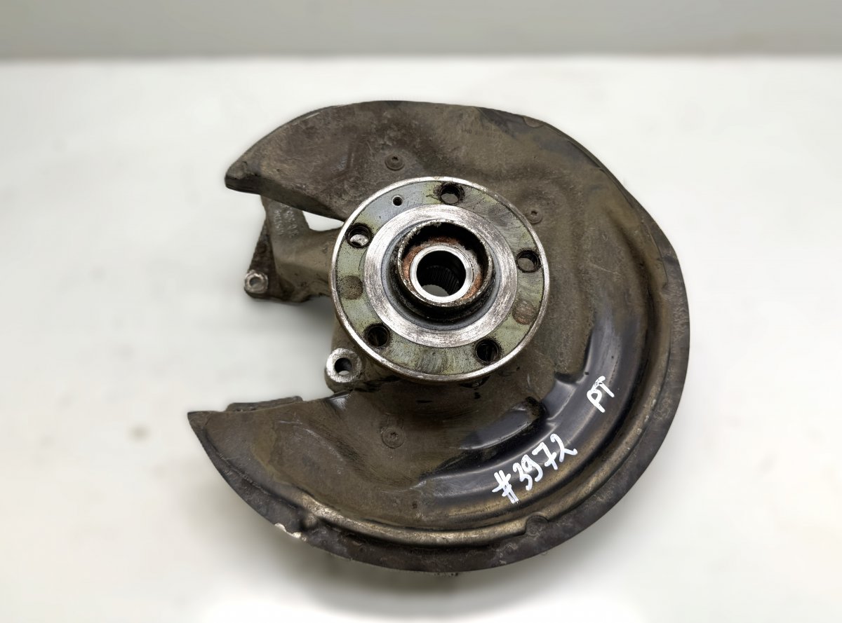Volkswagen Tiguan Wheel bearing housing rear right
