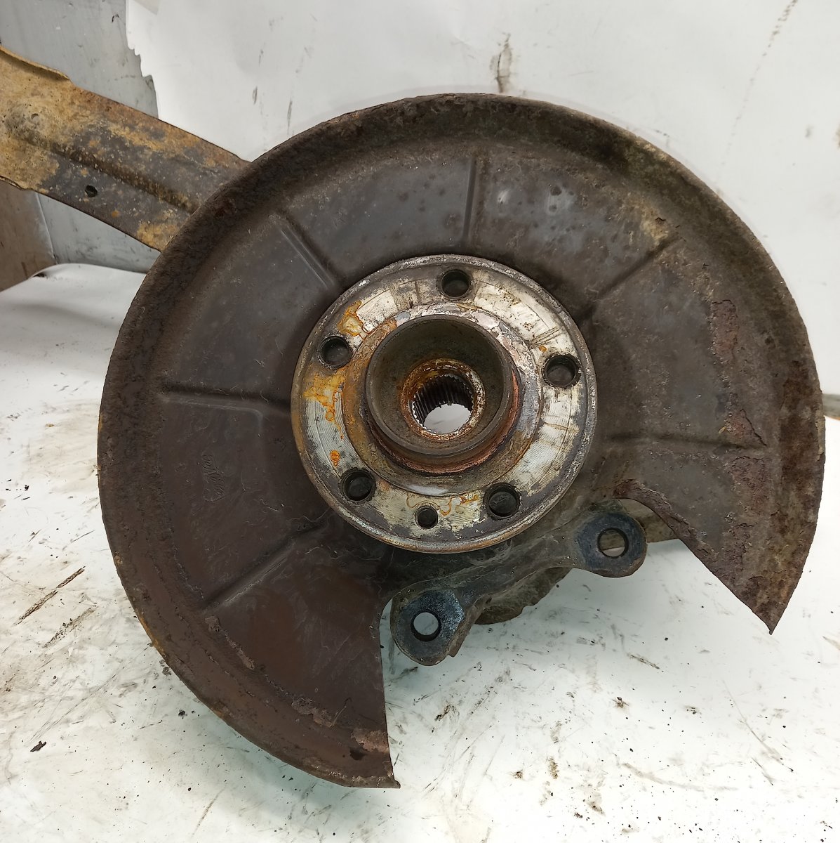 Volvo V70 Wheel bearing housing rear right Wheel bearing housing rear right VOLVO XC70 II ...