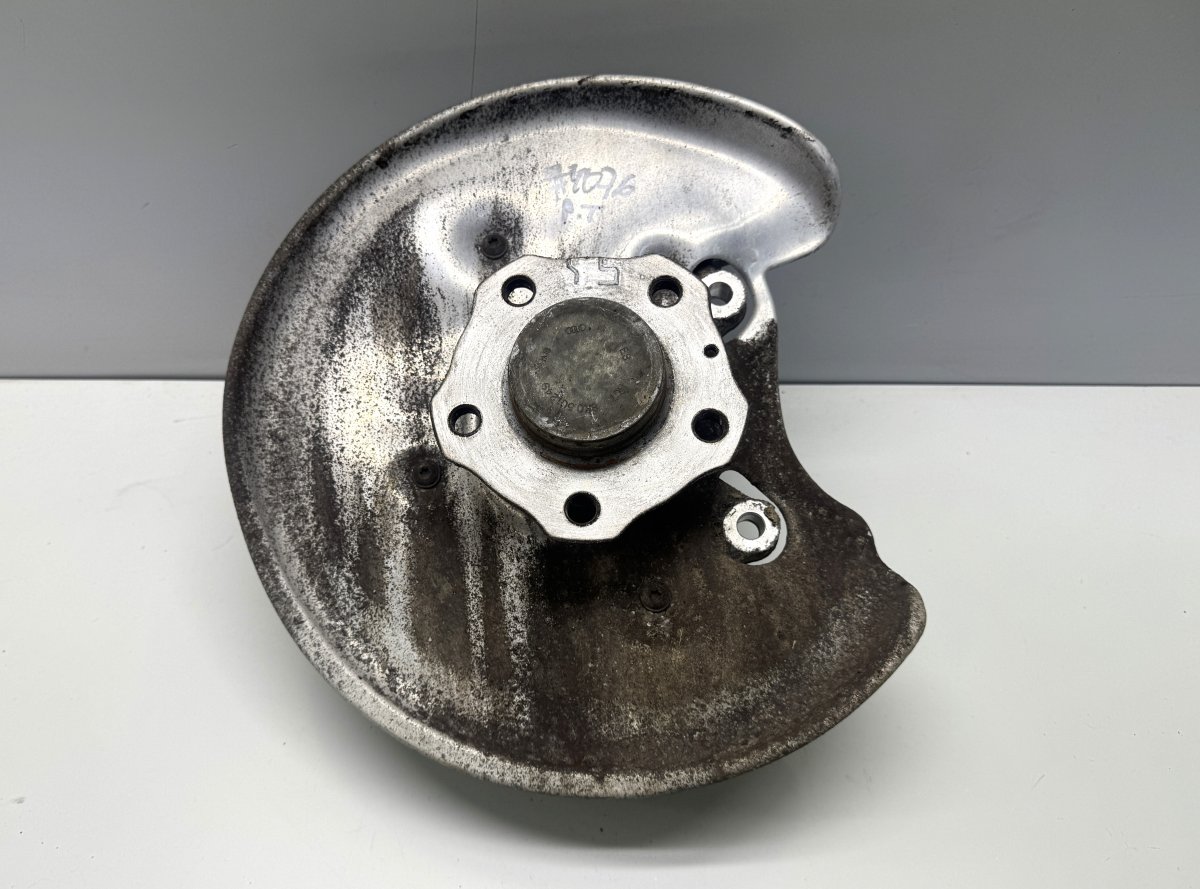 Audi A4 (B9) Wheel bearing housing rear right 8W0505460F Wheel bearing housing rear right AUD...