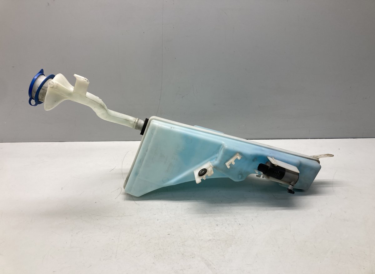 Volvo XC90 Window washer reservoir 1019873001 332478 31349385 Window washer reserv...