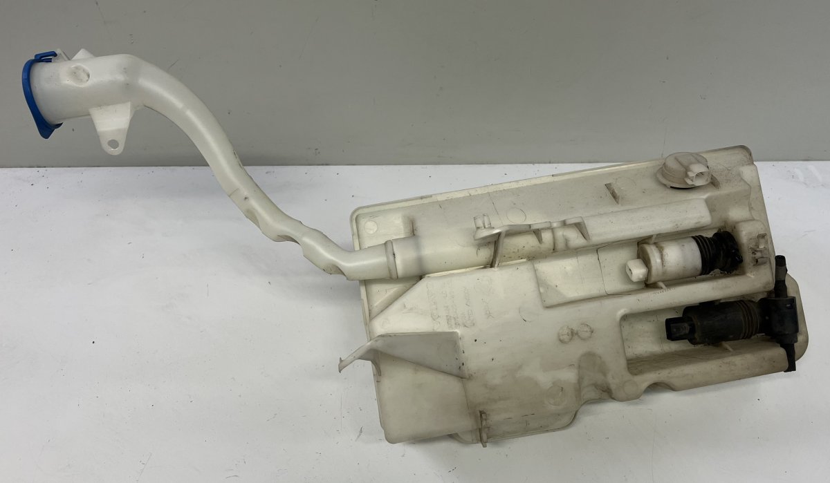 Volvo XC60 Window washer reservoir 30753424 30753425 Window washer reservoir VOLVO...