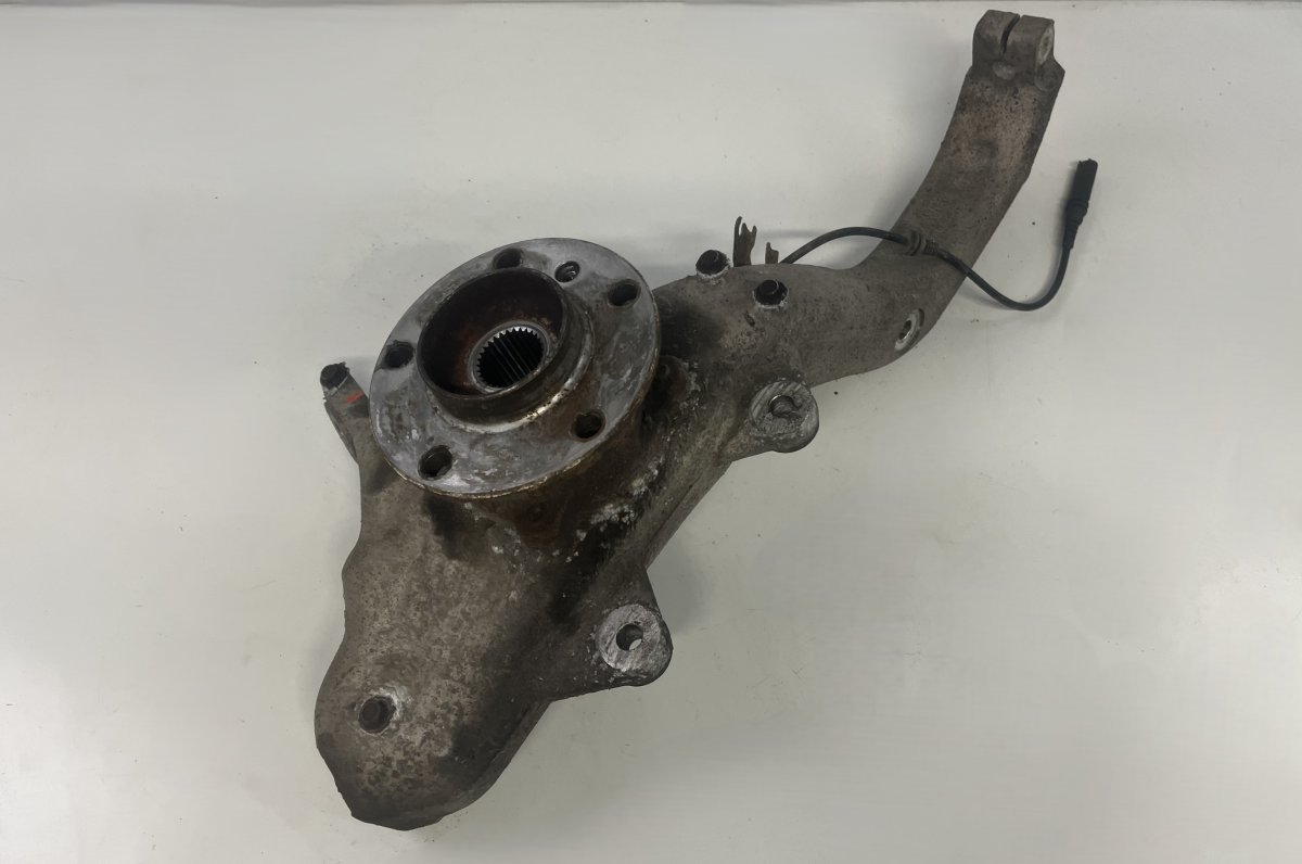 BMW X6 (E71 / E72) Wheel bearing housing front left 31216773783 6773783 Wheel bearing housing front...