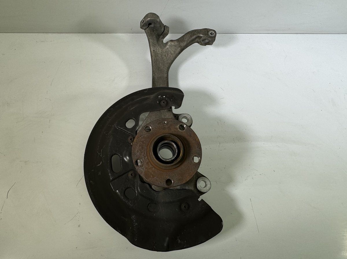 4E0257M Wheel bearing housing front left AUDI A8 (4E) (2002-2010)