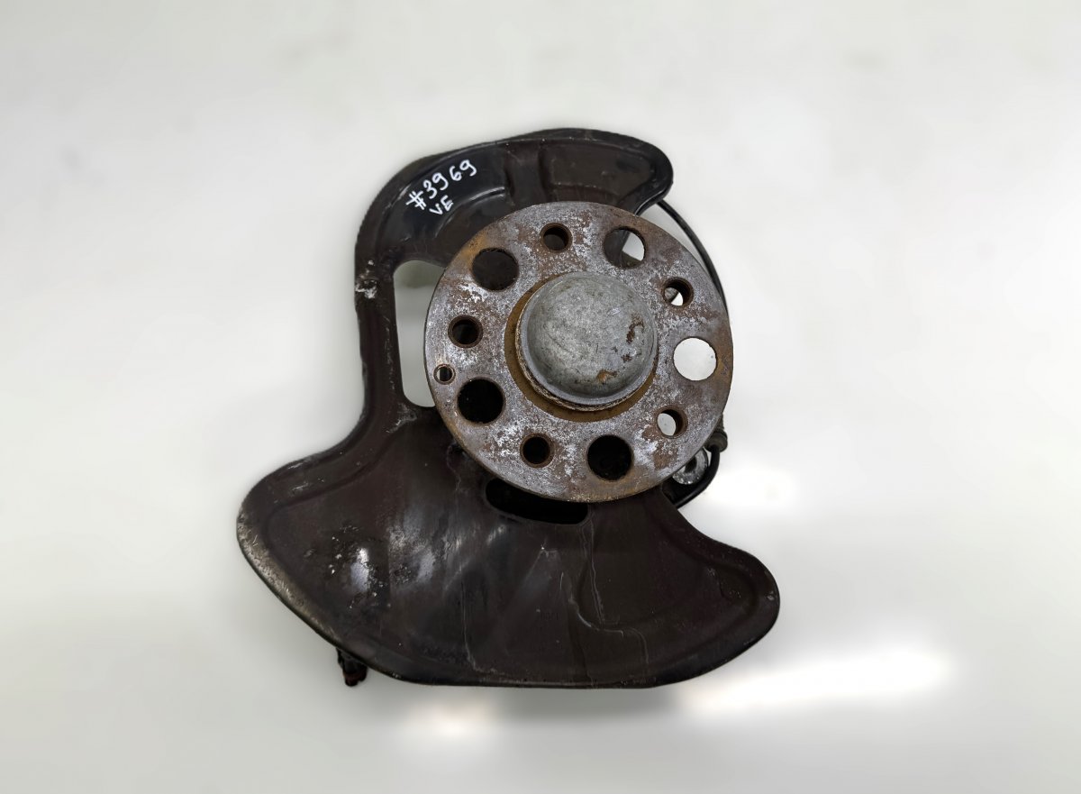 Mercedes-Benz C (W204) Wheel bearing housing front left A2043320101 Wheel bearing housing front left ME...