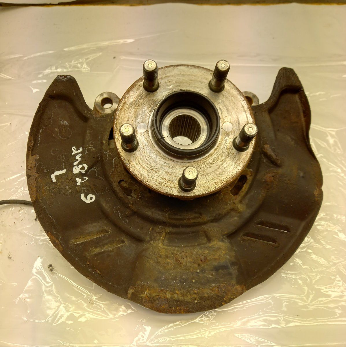 28313AG030 Wheel bearing housing front left SUBARU LEGACY V / Outback (2009-2014)