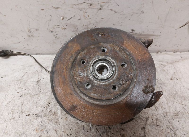 Wheel bearing housing front right SKODA OCTAVIA II (1Z) (2004-2013)