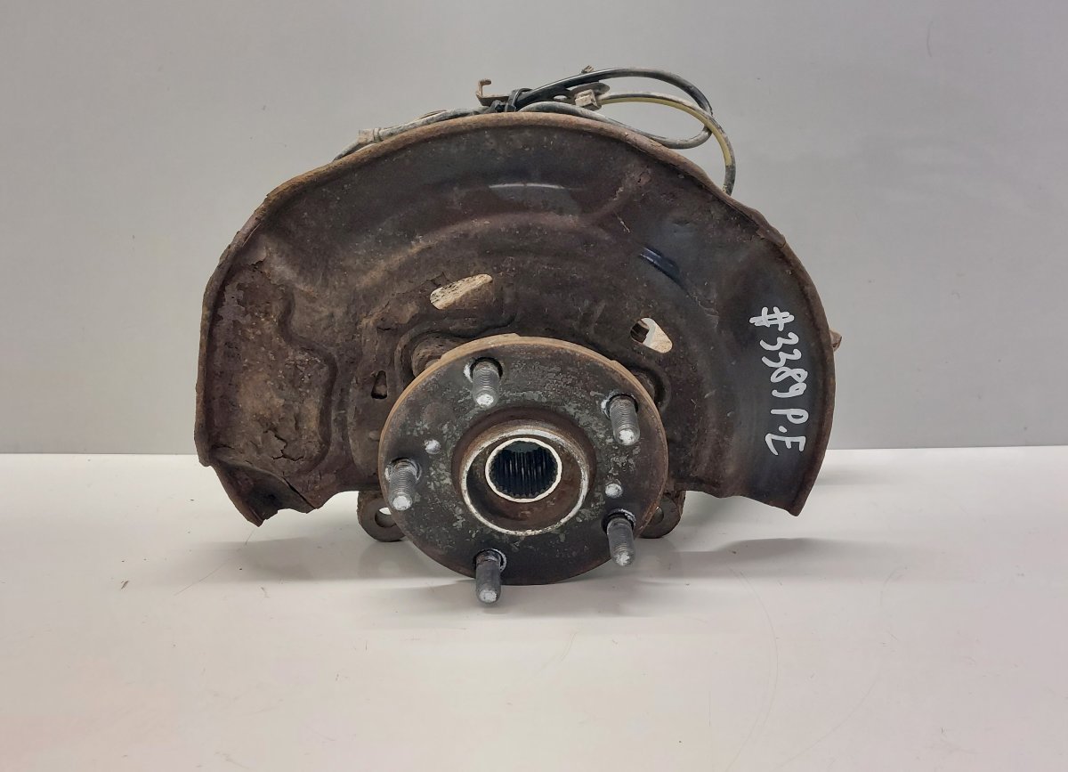 Toyota Avensis (T27) Wheel bearing housing front right 43211-05090 4321105090 Wheel bearing housing fr...