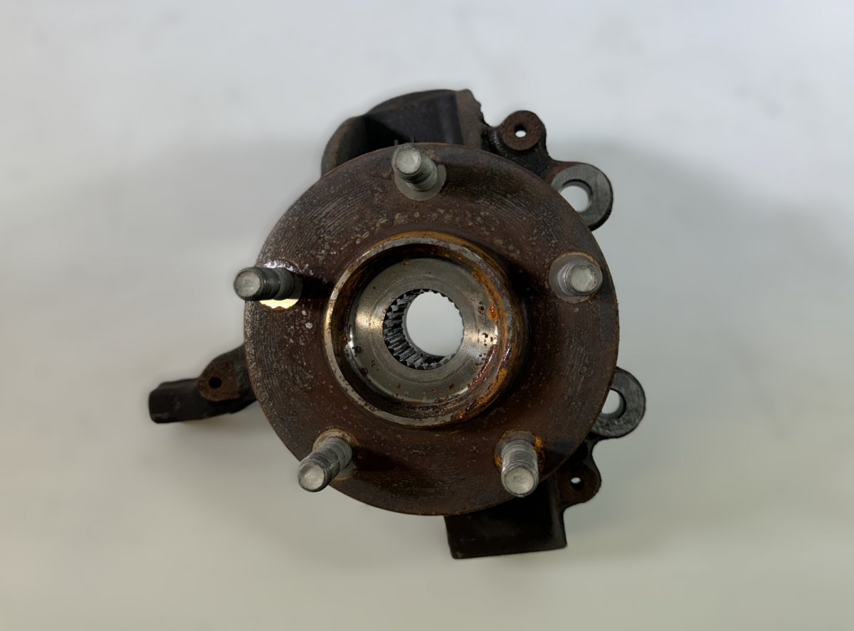 Mazda 5 (CW) Wheel bearing housing front right C46133021A Wheel bearing housing front right MA...