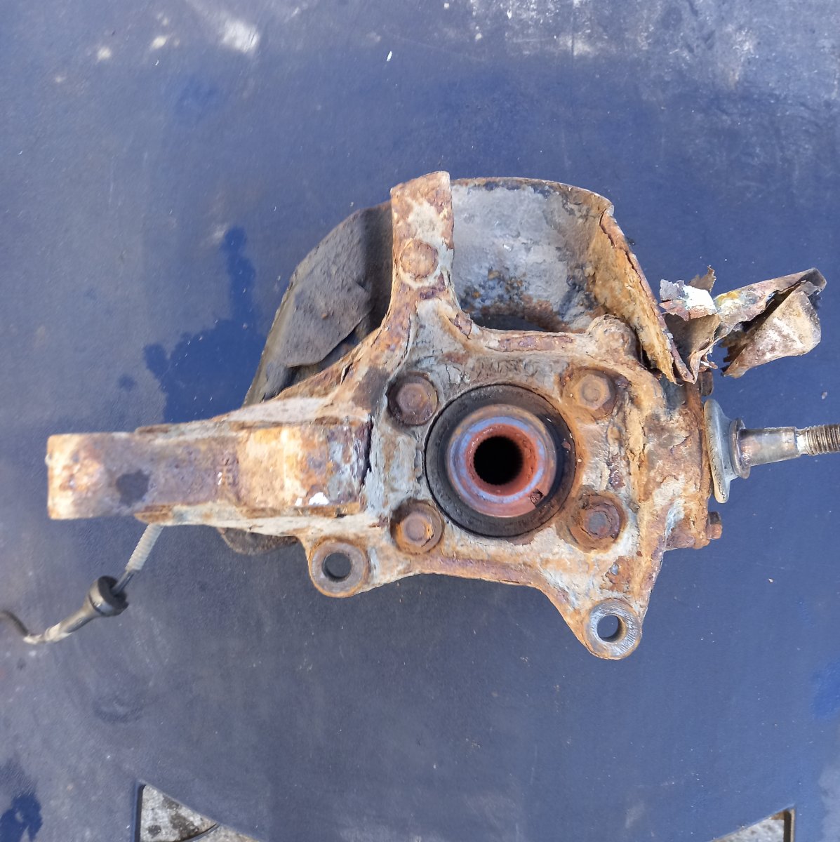 Volvo XC90 Wheel bearing housing front right Wheel bearing housing front right VOLVO XC90 I ...