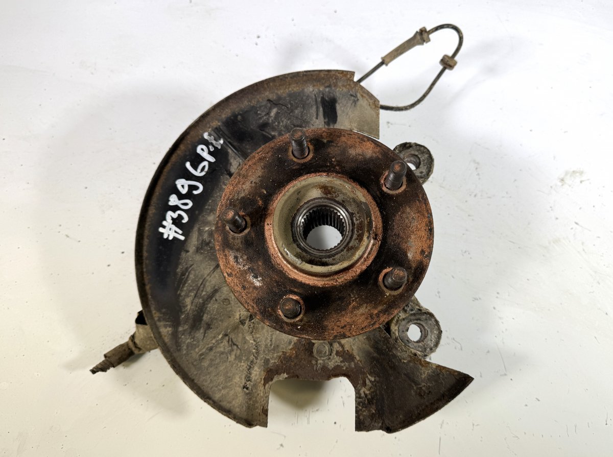 Chrysler Grand Voyager / Town & Country Wheel bearing housing front right 04743576AB Wheel bearing housing front right CH...