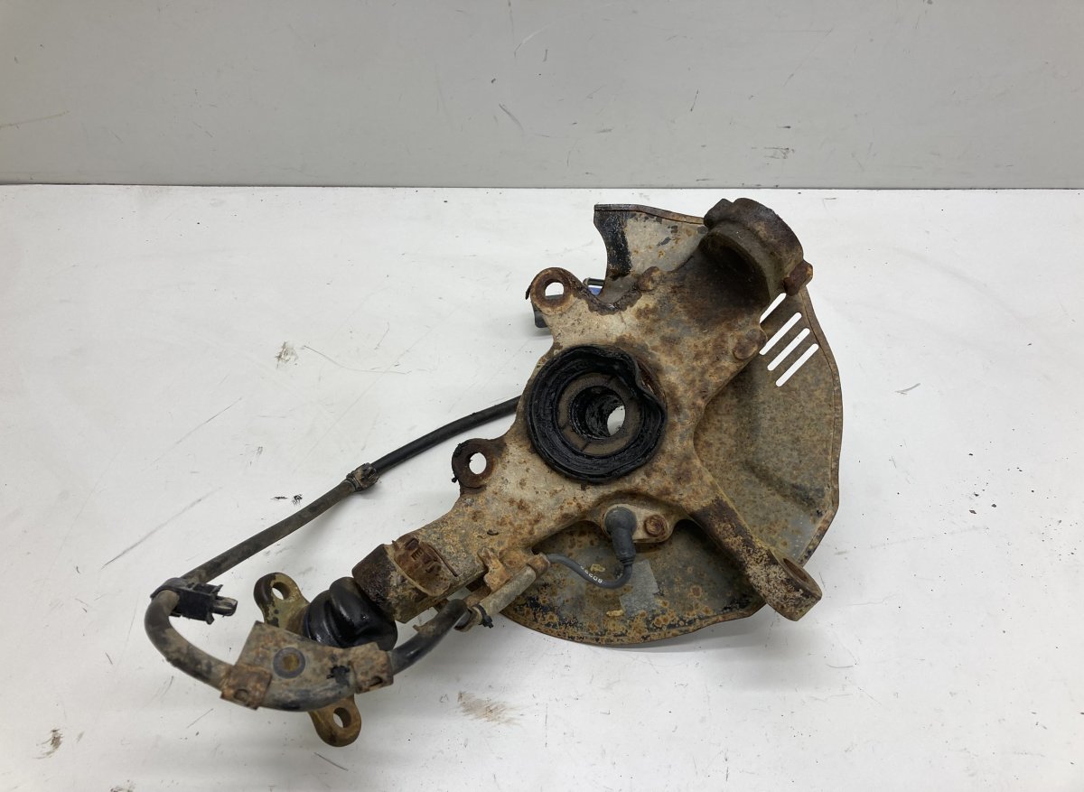 Isuzu D-Max Wheel bearing housing front right 8979436281 Wheel bearing housing front right IS...