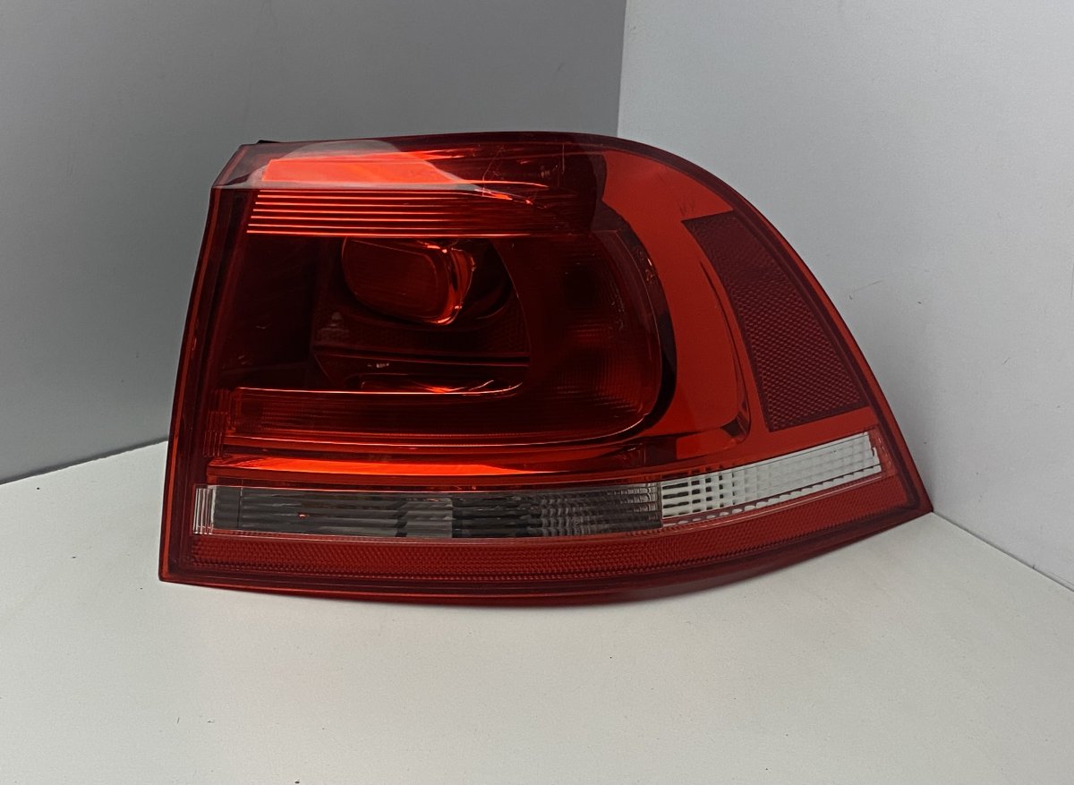 Volkswagen Touareg Tail light, right 7P6945096D Tail light, right VW TOUAREG II (7P)...