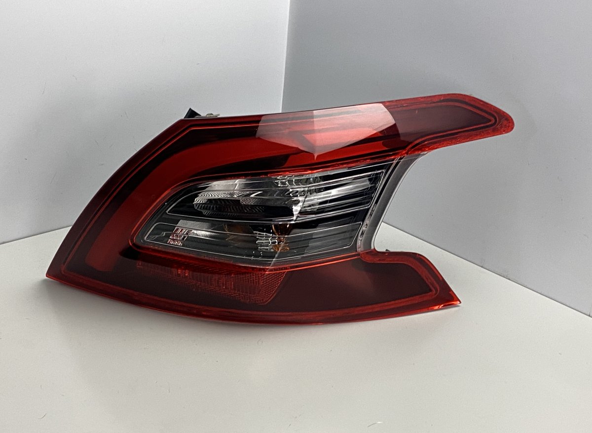 Peugeot 308 Tail light, right 81250202 Tail light, right PEUGEOT 308 II (T9) ...