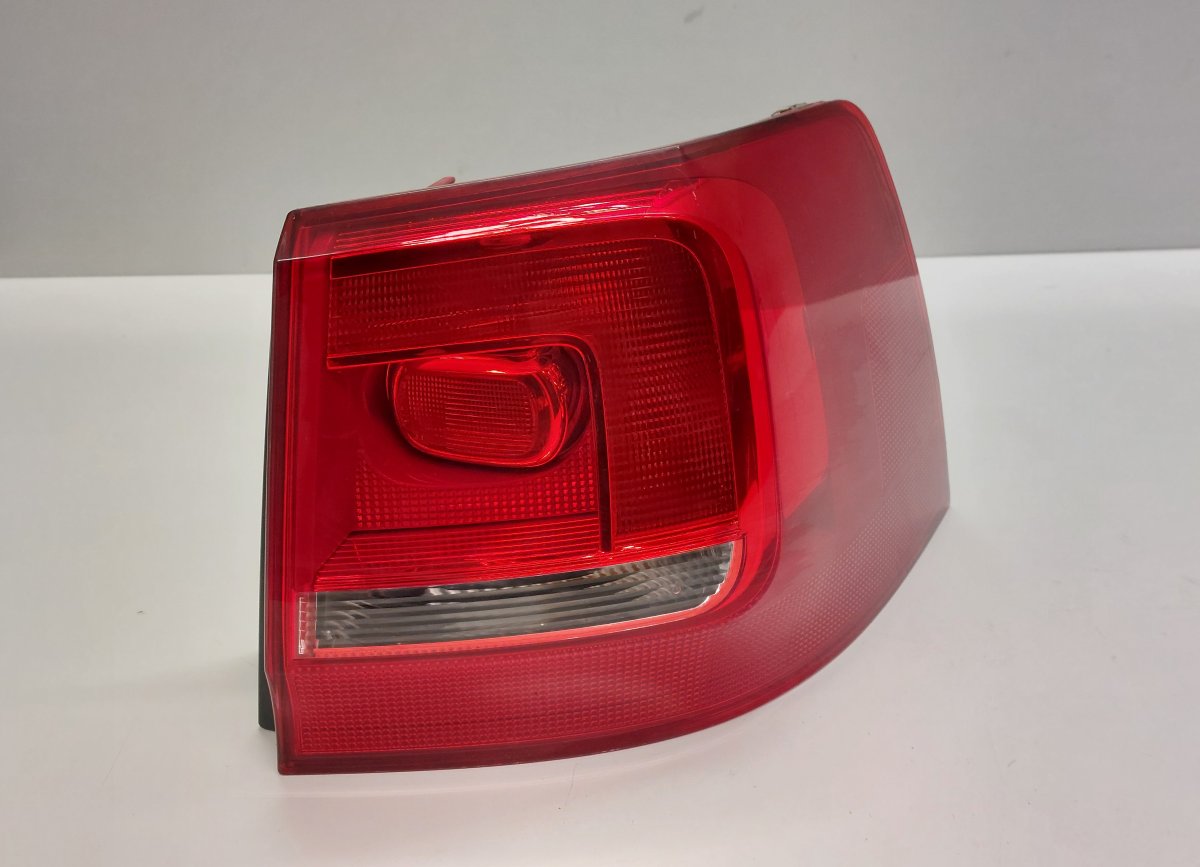 Volkswagen Sharan Tail light, right 7N0945096E 89504947 Tail light, right VW SHARAN...