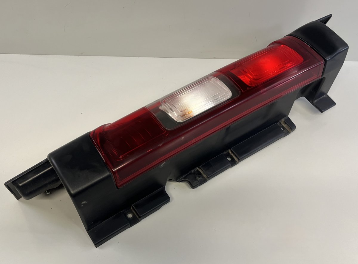 Opel Vivaro (B) Tail light, right 93867969 Tail light, right OPEL VIVARO B (2014-...