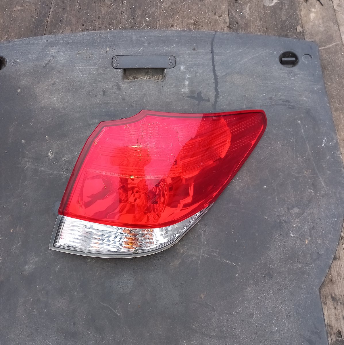 Subaru Legacy Tail light, right 84912-AJ090 84912AJ090 Tail light, right SUBARU...