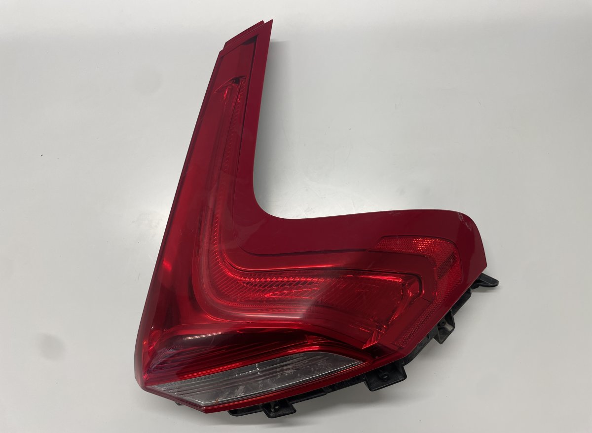 Volvo V40 Tail light, right 31395845 21220204 Tail light, right VOLVO V40 (...