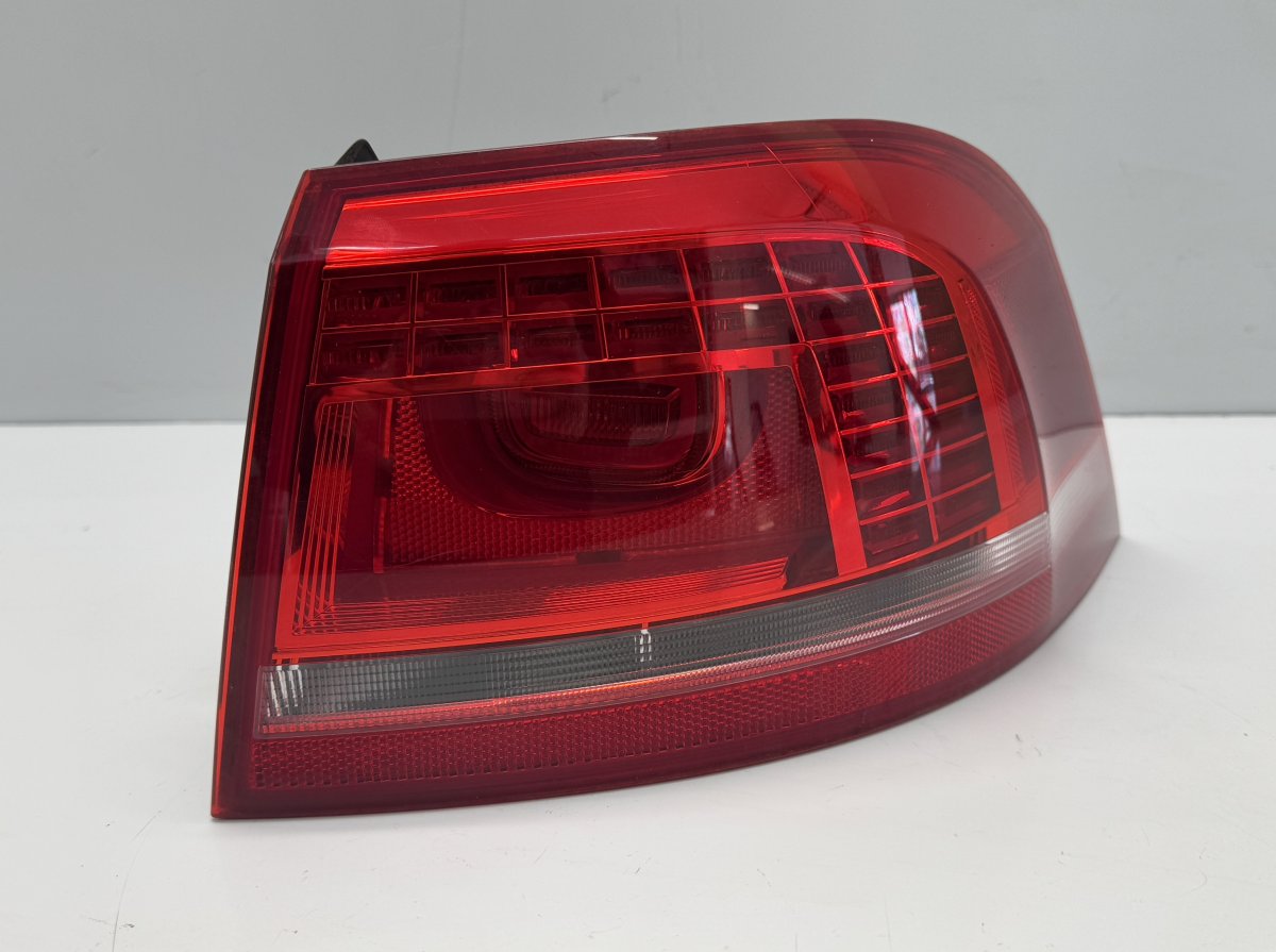Volkswagen Passat (B7) Tail light, right 3AF945208B 2SK010746-02 2SK01074602 Tail light,...
