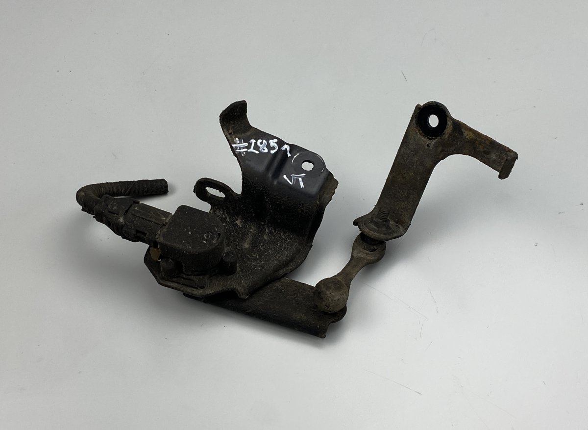 Mazda 3 (BM / BN) Suspension level sensor rear left KD545122Y Suspension level sensor rear left MAZ...