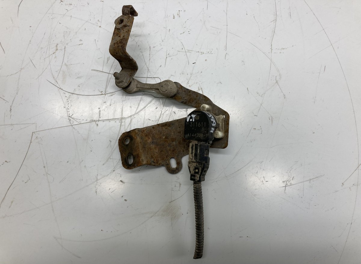 Toyota RAV4 (XA30) Suspension level sensor rear left 8940842010 Suspension level sensor rear left TO...