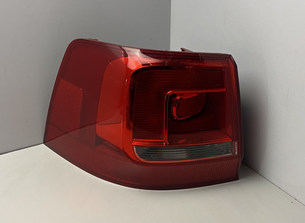 Volkswagen Sharan задняя фара (левая) 7N0945095G Tail light left VW SHARAN II (7N) (2...